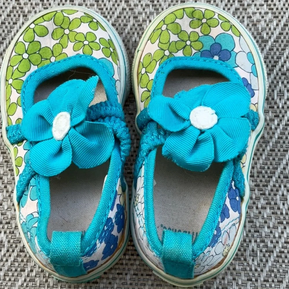 Gymboree little girl floral shoes size 4 (12- 1 8M)